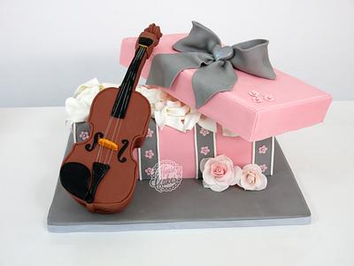 Cake box violin - Cake by Carla Martins