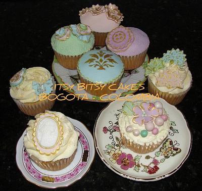 MARIE ANTOINETTE CUPCAKES - Cake by Itsy Bitsy Cakes