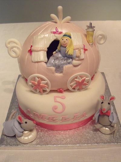 Cinderella carriage - Cake by Rachel