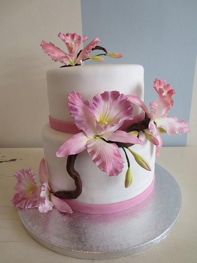 Delicate orchids cake - Cake by SweetMamaMilano