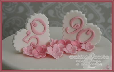 Hearts and Flowers  - Cake by Suzanne Readman - Cakin' Faerie