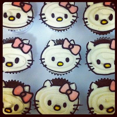 Hello Kitty Cupcakes - Cake by cakesbymary
