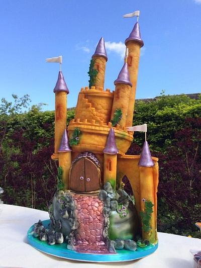 Fantasy Fairytale Castle - Cake by BakeyCakeyLady