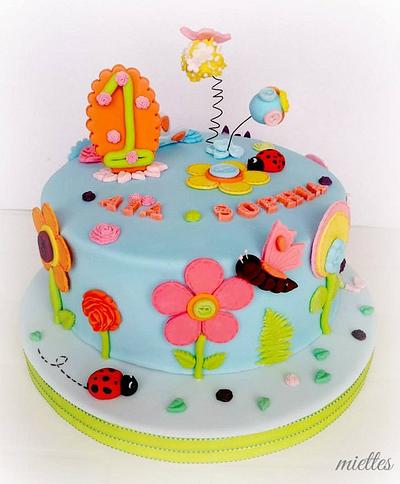 Floral & Button Cake  - Cake by miettes