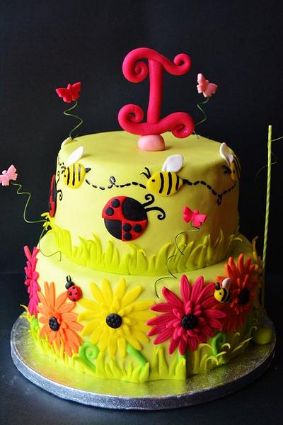 Bees & Ladybugs - Cake by Vania Costa