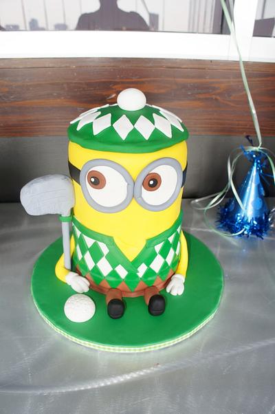 Golf Minion - Cake by morethanbuttercream