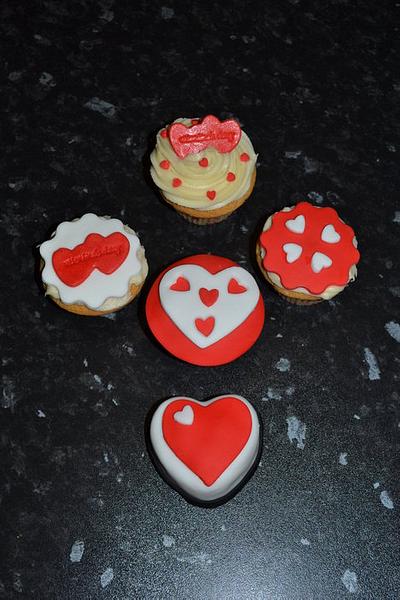 Valentines cupcakes - Cake by Niknoknoos Cakery