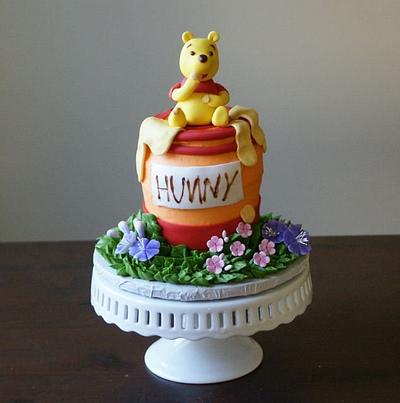 Pooh and his Hunny - Cake by milissweets