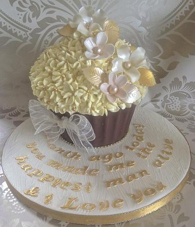Gold & Cream - Cake by Alison's Bespoke Cakes