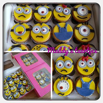 cupcakes minions - Cake by maddy van pelt