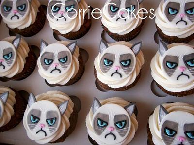 grumpy cat cupcakes - Cake by Corrie