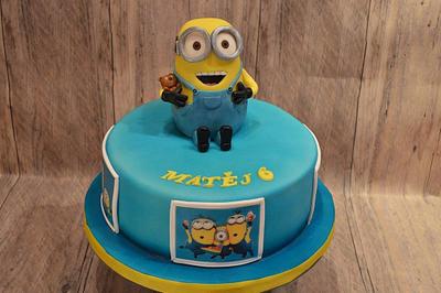 Minions - Cake by JarkaSipkova