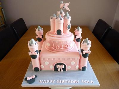 Minnie Mouse themed Castle - Cake by Sharon Todd