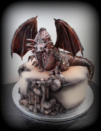 Dragon  - Cake by Lucie Milbachová