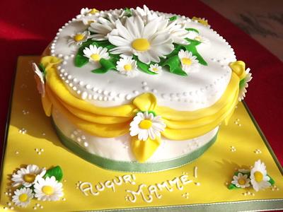 Daisy Cake - Cake by Lovely Cakes Simona