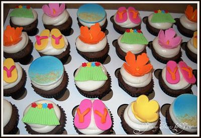 Luau Cupcakes! - Cake by YummyTreatsbyYane