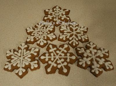 Gingerbread snowflakes - Cake by Kelly Stevens