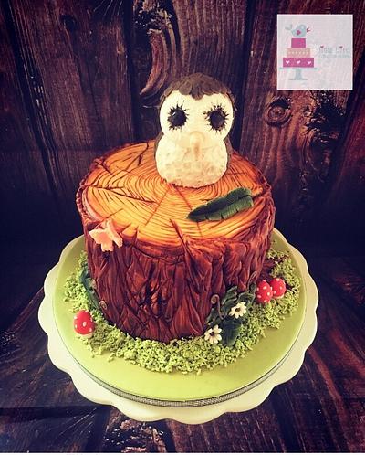 Owl on a tree stump! - Cake by Littlebirdcakecompany