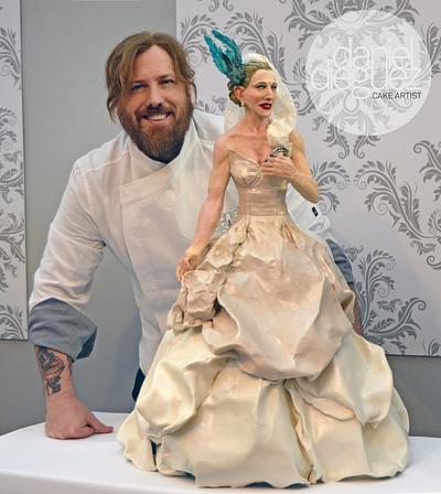 Carrie Bradshaw wearing a Vivienne Westwood gown - Cake by Daniel Diéguez