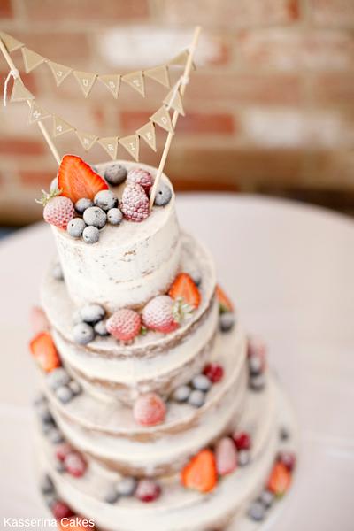 Semi-naked cake with fresh fruit - Cake by Kasserina Cakes