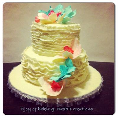 Ruffles and flowers - Cake by Dadascreation