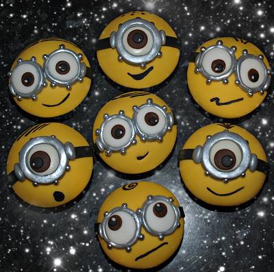 Minion cupcakes - Cake by Deb-beesdelights