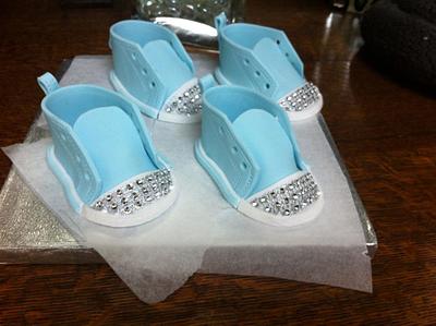 Baby shoes ...his and hers - Cake by Josiekins