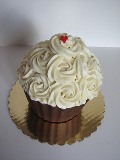Giant Cupcake - Cake by Jessica