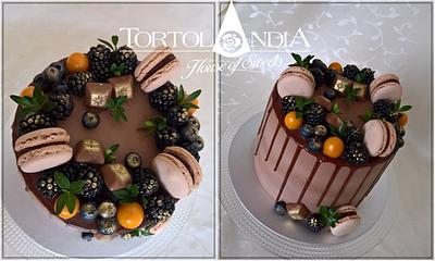 Chocolate drip cake - Cake by Tortolandia