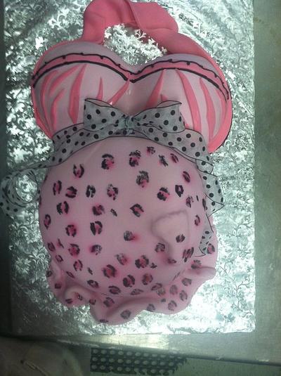 Baby Belly - Cake by KoffeeKupBakery