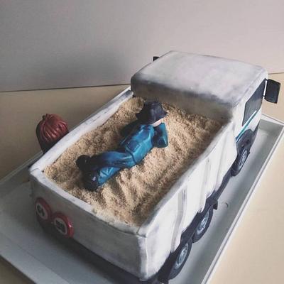 Truck& married couple - Cake by Mare