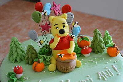Winnie the Pooh topper - Cake by DanielaCostan