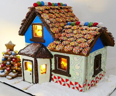 Gorgeous Gingerbread House - Cake by HowToCookThat