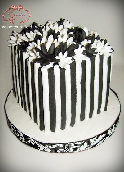 MONOCHROME FLOWERS - Cake by Agatha Rogowska ( Cakefield Avenue)
