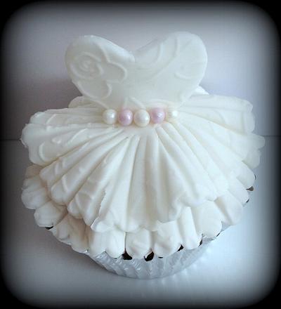 Wedding Dress cupcakes - Cake by Chocomoo