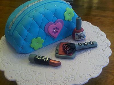 Makeup bag cake with edible makeup - Cake by Tammy 