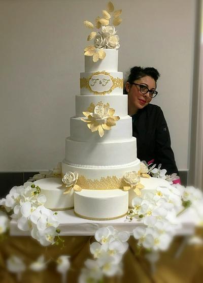 White and gold wedding cake  - Cake by Gâteau de Luciné
