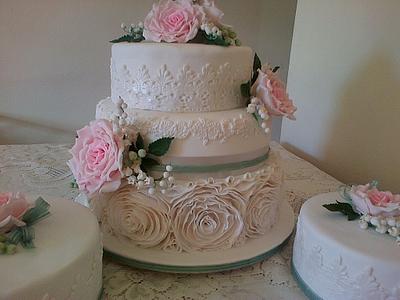 Ruffle Rose cake  - Cake by Maggie Visser