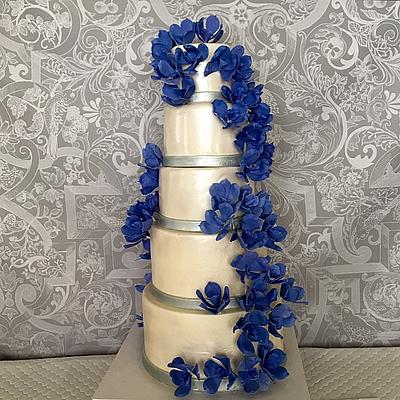 Purple orchids wedding cake - Cake by Latifa