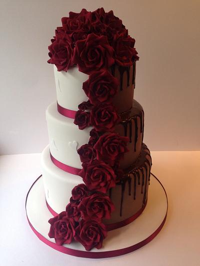 Half and half wedding cake - Cake by Swirly sweet