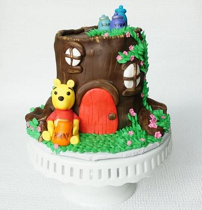 Mili's Pooh and his home  - Cake by milissweets