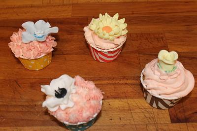 Cupcakes flores, flowers cupcakes  - Cake by Machus sweetmeats