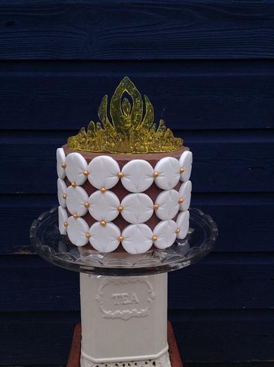 Frozen crown  - Cake by MrsSunshinesCakes