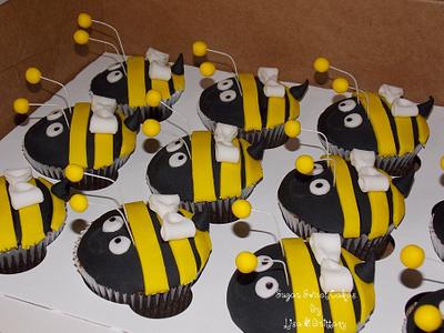 Bee Cupcakes - Cake by Sugar Sweet Cakes