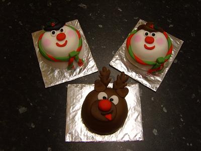 Christmas trio - Cake by Niknoknoos Cakery