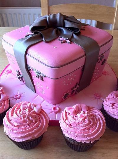 Pink and Brown wrapped cake - Cake by GazsCakery