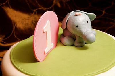 Baby Elephant  - Cake by NickySignatureCakes