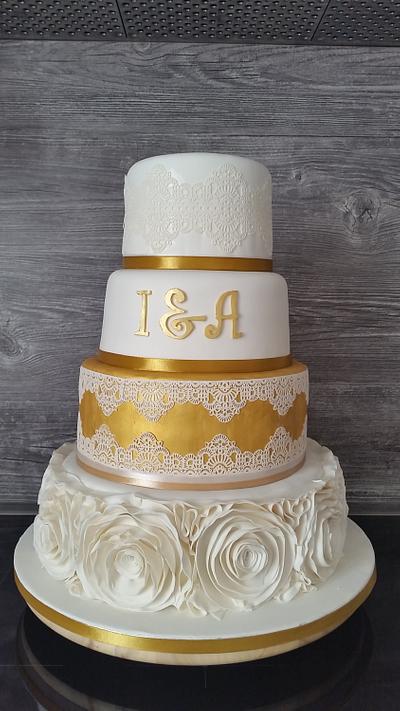 White and gold wedding cake - Cake by Roberta