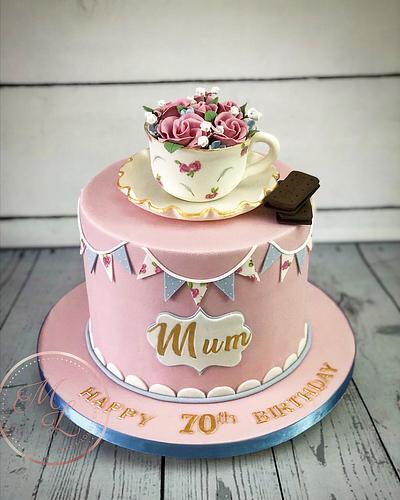 Afternoon tea cake with bourbon biscuits - Cake by Maria-Louise Cakes