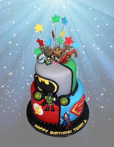 Super Heroes - Cake by MsTreatz